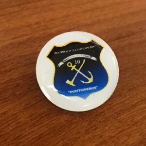 insignia impresa a color base acrilica 2.5 cm